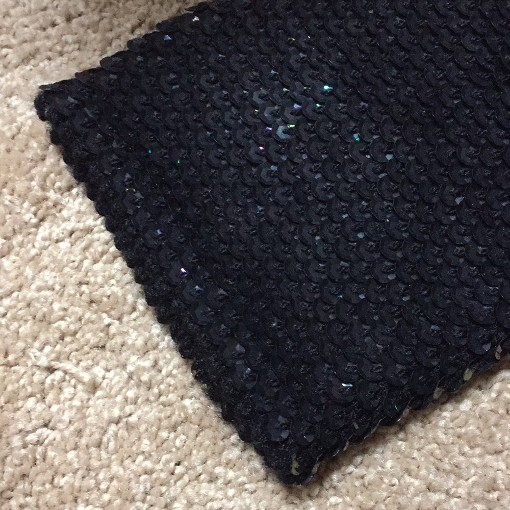 Dressy sequined top. - Picture 2 of 7